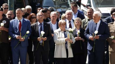 Photo of Delegacija iz RS odala počast stradalima u bivšoj Dobrovoljačkoj ulici