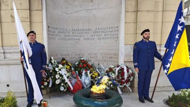 Photo of Položeni vijenci kod Vječne vatre povodom Dana pobjede nad fašizmom u Drugom svjetskom ratu