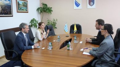 Photo of Grčka ambasadorica u BiH Efthymiadou u posjeti premijeru Uku