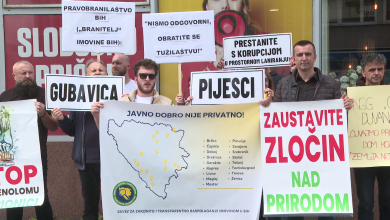 Photo of FOTO/Građani na protestima u Sarajevu traže zaustavljanje nelegalne izgradnje solarne elektrane na Prenju i druge nezakonite koncesije