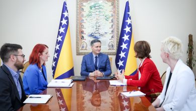 Photo of Bećirović sa ambasadoricom Španije: Razgovor o podrivanju državnih institucija