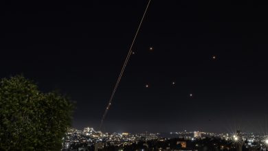 Photo of Masovni raketni napadi Irana na Izrael, neki projektili pogađaju mete