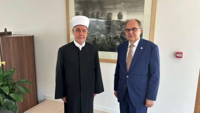 Photo of Schmidt: Mladima potrebni lideri koji će pokazati kako se suočiti s naslijeđem genocida