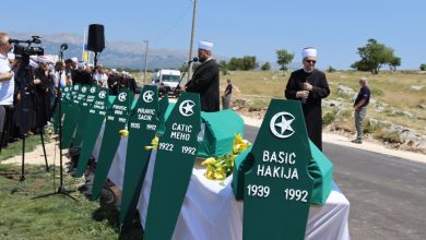 Photo of Nekoliko hiljada vjernika klanjalo dženazu namaz žrtvama zločina počinjenog u Žuljima