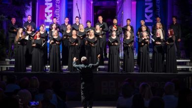 Photo of Na Pozorišnom Trgu Susan Sontag izveden koncert Kamernog mješovitog hora KUD ‘Lola’
