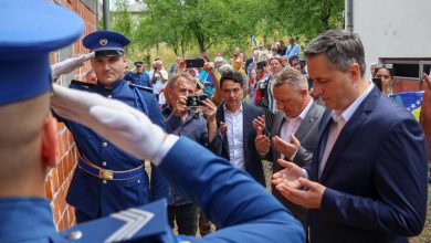 Photo of Bećirović u Višegradu na komemoraciji povodom 33. godišnjice zločina ‘Živa lomača’