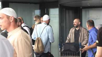 Photo of Prva grupa hadžija doputovala iz Medine na Međunarodni aerodrom u Sarajevu