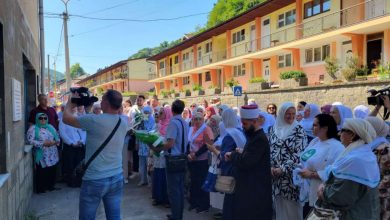 Photo of Majke Srebrenice i preživjele žrtve genocida obilaze mjesta masovnih stratišta
