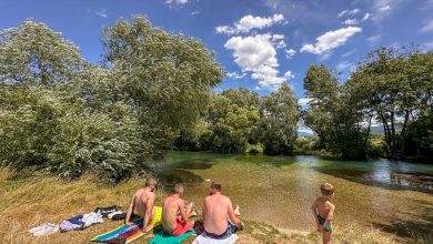 Photo of Sarajlije tražile osvježenje u kristalno čistoj vodi malo poznate plaže na Vrelu Bosne