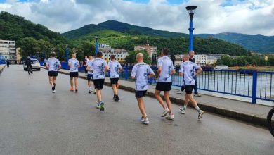Photo of Maratonci krenuli jutros iz Goražda prema Žepi i Potočarima sa simboličnom porukom mira