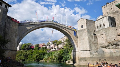 Photo of Spektakl u Mostaru: Hiljade gledalaca na 459. skokovima sa Starog mosta