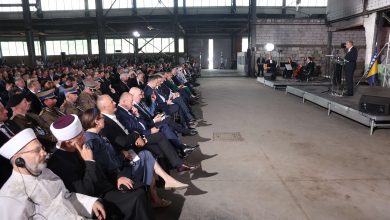 Photo of Schmidt u Srebrenici: Hvala vam što ste pozvali nas koji 1995. nismo intervenisali protiv Mladića