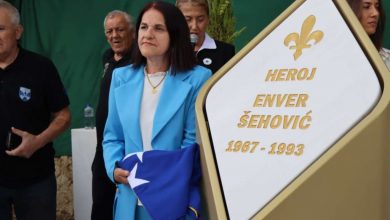 Photo of Otkriven spomenik komandantu Enveru Šehoviću i njegovim saborcima – Simbol časti, otpora i žrtve za domovinu