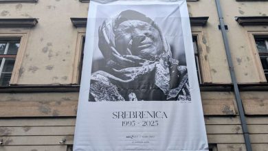 Photo of NUBBiH obilježava 30. godišnjicu genocida postavkom fotografije ‘Majka Srebrenice’ Almina Zrne