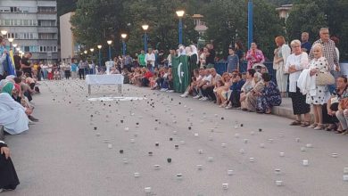 Photo of U Goraždu I Ustikolini performans za žrtve Srebrenice ‘Nema te na kahvi’