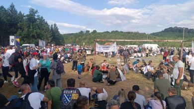 Photo of Krenuo “Marš mira”: Hiljade ljudi odaju počast žrtvama genocida u Srebrenici