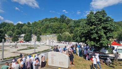 Photo of FOTO/Zvanice i brojni građani pristižu u Potočare