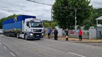 Photo of Kolona sa posmrtnim ostacima ubijenih Srebreničana stigla u Potočare/video