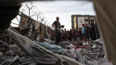 Photo of Djeca među 30 ubijenih u izraelskim napadima na tražioce pomoći, te domove i šatore Palestinaca