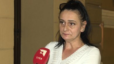 Photo of Omanović: „Pomakla sam suknju i vidjela da mi je jedna noga krvava, a druga da visi, otkinuta” (VIDEO)