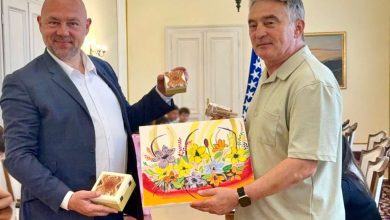 Photo of Komšić upriličio prijem za djecu i osoblje ‘Doma za djecu bez roditeljskog staranja – Bjelave’