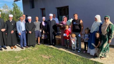 Photo of Reis Kavazović darivao deseto dijete porodice Selman u Bosanskom Petrovcu