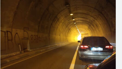 Photo of Zbog saobraćajne nesreće obustavljen saobraćaj u tunelu Salakovac, kolone vozila u oba smjera