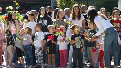 Photo of Položeno cvijeće na Spomen obilježje ubijenoj djeci Sarajeva povodom Međunarodnog dana mira