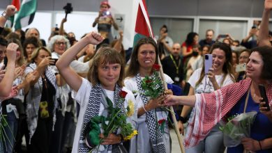 Photo of Greta Thunberg nakon oslobađanja poručila da je bila pretučena i prisiljena poljubiti izraelsku zastavu