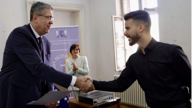 Photo of Gradonačelnik Avdić posjetio NUBBiH: Nagrađeni najbolji radovi srednjoškolaca na radionici digitalne fotografije