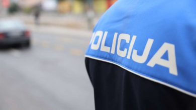 Photo of MUPKS vrši pretrese na Stomatološkom, Mašinskom i Ekonomskom fakultetu i Kantonalnoj upravi za inspekcijske poslove