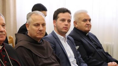 Photo of Premijer Uk na proslavi Katoličkog bogoslovnog fakulteta: Budite most i svjetlo u društvu