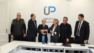 Photo of Potpisan Kolektivni ugovor za djelatnost tekstila, kožarsko-prerađivačke, gumarske i industrije obuće u FBiH