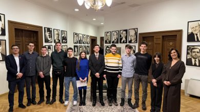 Photo of (Foto)Grad Sarajevo nagradio najbolje srednjoškolce za izuzetan uspjeh na zvaničnim takmičenjima