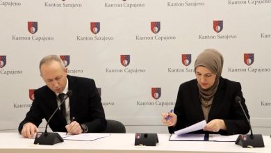Photo of Potpisan ugovor o nabavci školskog namještaja vrijednog gotovo četiri miliona KM: Savremene učionice za svaku školu u Kantonu Sarajevo