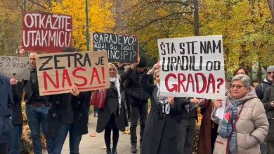 Photo of Građani blokirali Vladu KS: Protest protiv utakmice Dubai – Hapoel