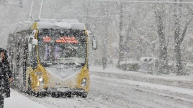 Photo of Sarajevo pod snijegom: Zimska idila izazvala kolaps u saobraćaju