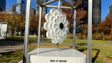 Photo of Sutra se u New Yorku otkriva spomenik “Cvijet Srebrenice”