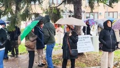 Photo of Protesti u Tuzli ispred zgrade MUP-a TK, građani traže ostavke