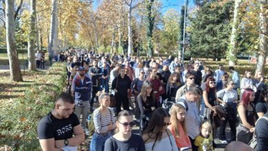 Photo of Godinu dana tuge i sjećanja: 16 ruža za 16 izgubljenih mladih života