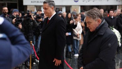 Photo of Polaganjem cvijeća kod Vječne vatre brojne delegacije obilježile Dan državnosti BiH