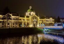 Photo of Predpraznično ukrašavanje grada: Sinoć zasijala zgrada Likovne akademije i šetnica Obala Maka Dizdara