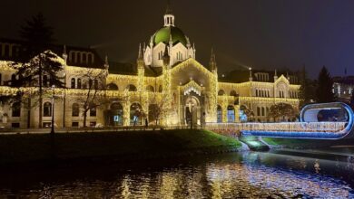 Photo of Predpraznično ukrašavanje grada: Sinoć zasijala zgrada Likovne akademije i šetnica Obala Maka Dizdara