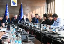 Photo of Vlada FBiH nudi 27 KM više: Minimalna plaća raste 2,7 posto