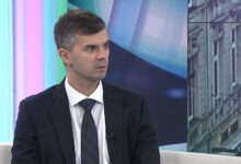 Photo of Krajinović o vremenu tokom vikenda: “Nema vjetra koji bi očistio sarajevsku kotlinu, temperature od 0 do 9 stepeni” (video)