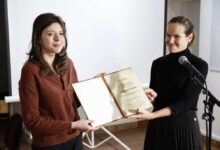 Photo of Dodijeljena stipendija Fondacije ‘Karim Zaimović’, ovogodišnja dobitnica Adna Dautović