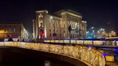Photo of FOTO/ Sarajevo dočekuje praznike sa osvijetljenim simbolima grada