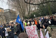 Photo of Protest studenata ispred Vlade KS zbog nezadovoljstva aktuelnim stanjem