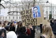 Photo of Studenti protestovali ispred Vlade KS, premijer Uk se nije oglasio