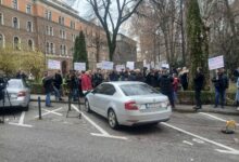 Photo of Protest provjetnih radnika ispred zgrade Kantona Sarajevo